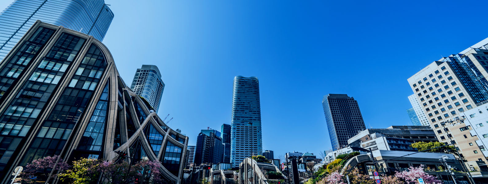 建築資材のアシスト業一筋。半世紀を超える実績と信頼で、都市建設の一翼を担っています。